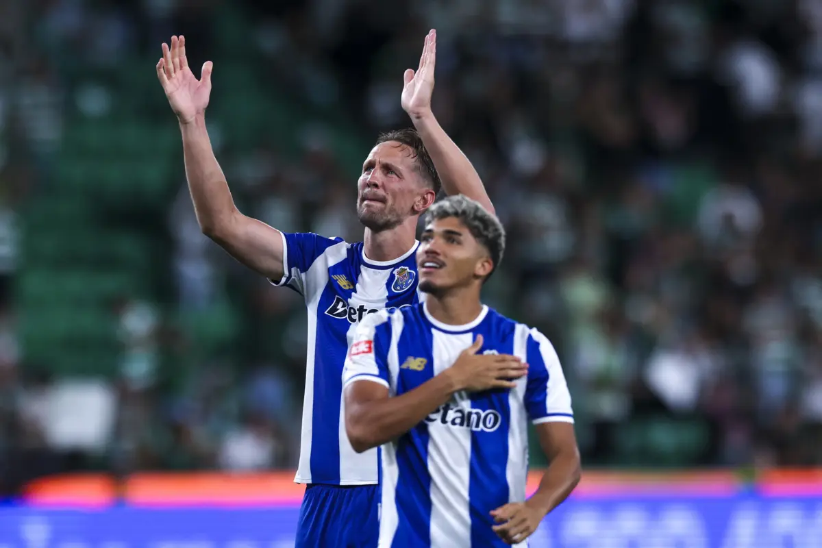 William Gomes e Luuk de Jong (Créditos: EPA)