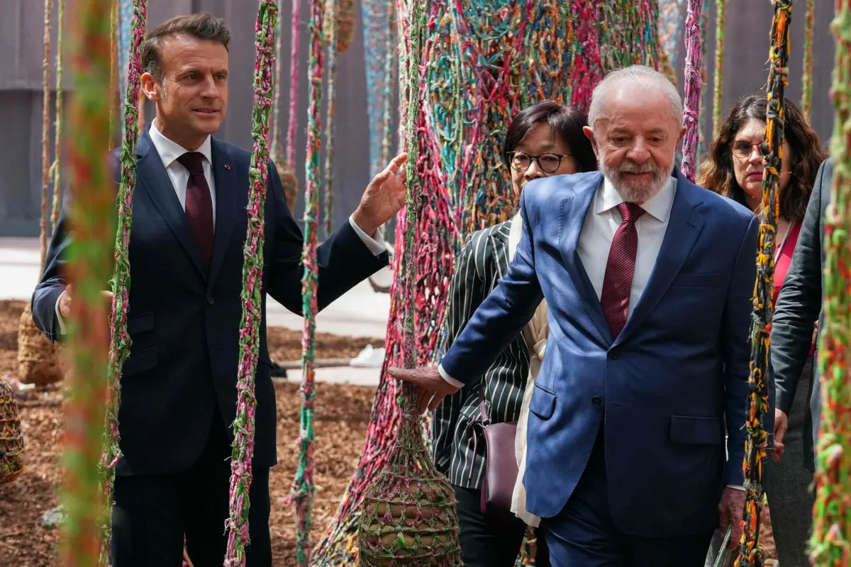 Macron e Lula da Silva (Créditos: AFP)