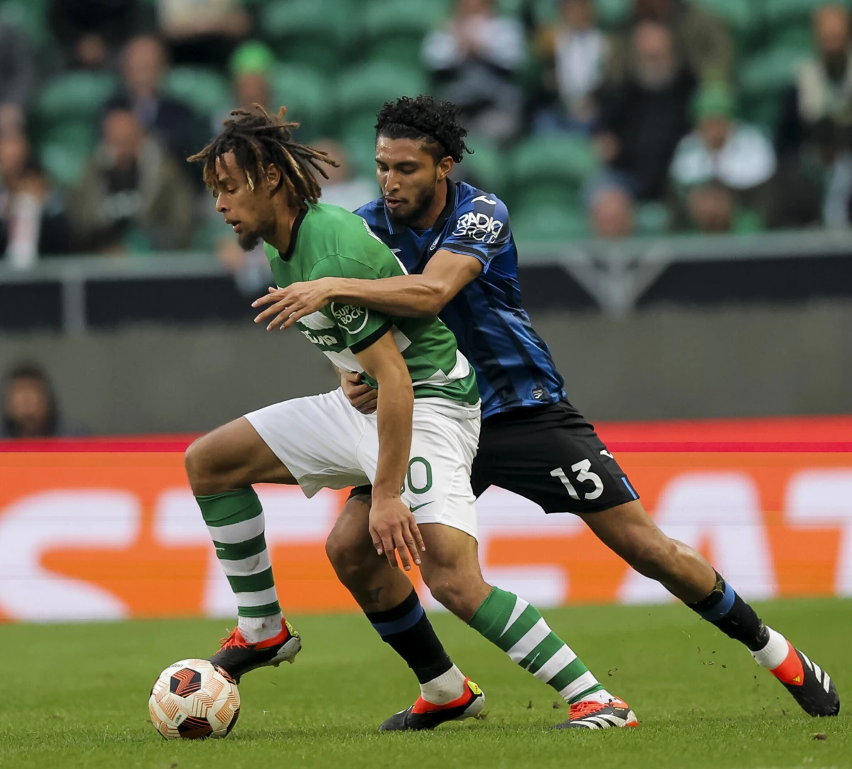 Koba Koindredi e Éderson (Créditos: Gerardo Santos/Global Imagens)