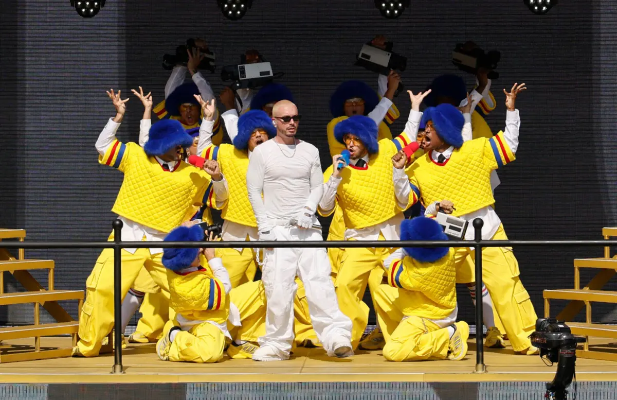 Imagem de contexto do artigo J Balvin, Doja Cat, Coldplay e mais: não faltou música no intervalo da final do Mundial de Clubes