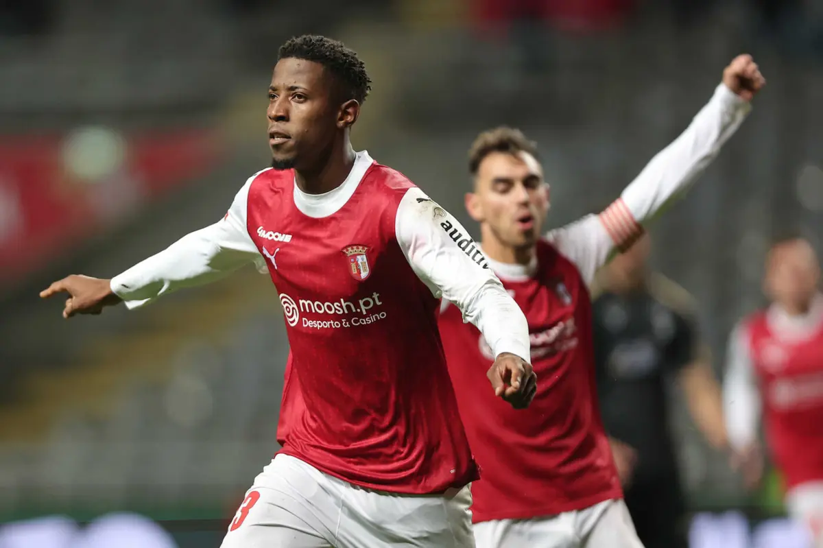 Imagem de contexto do artigo Banza: três golos em sete minutos e fuga no topo da lista de marcadores