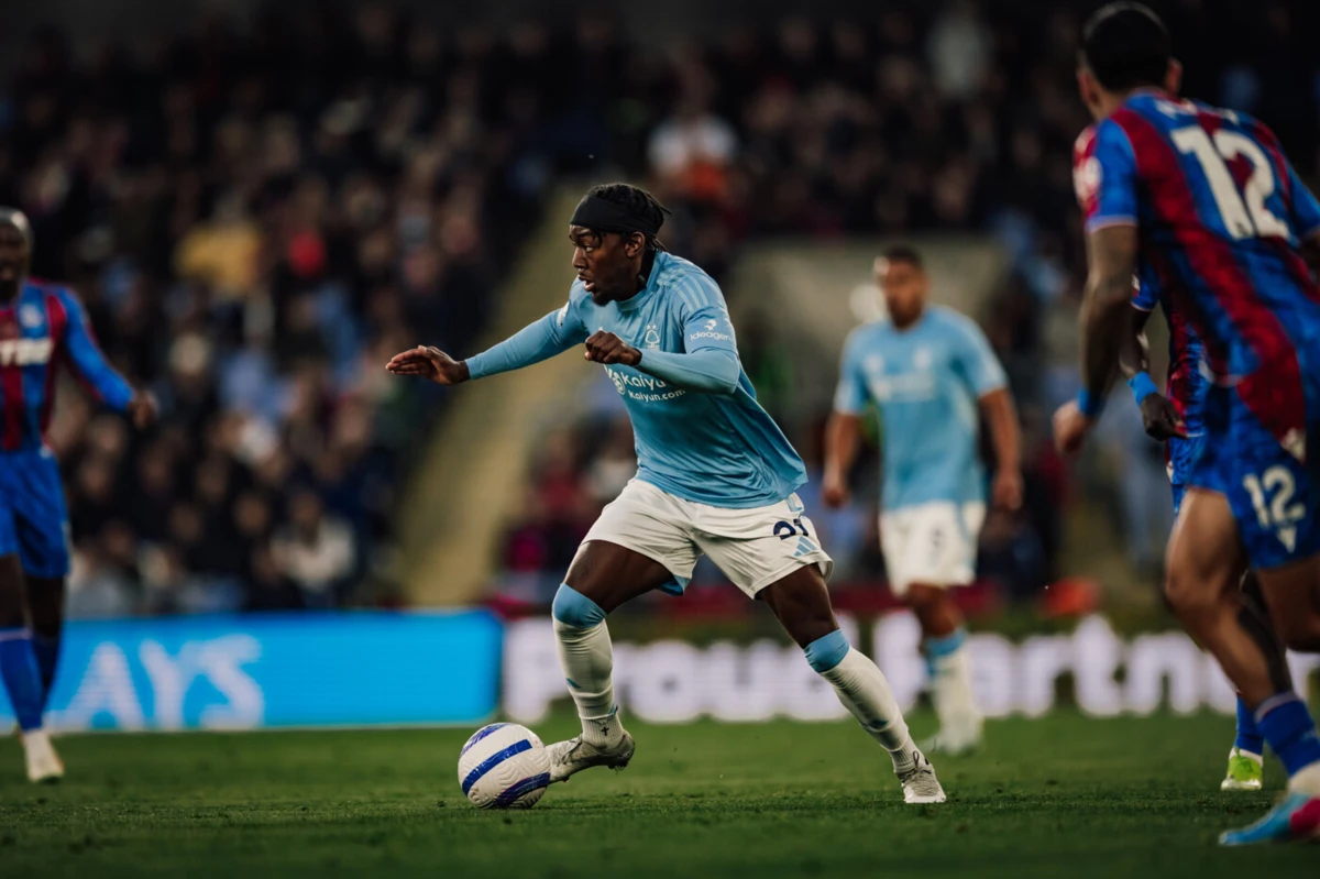 Elanga (créditos: Nottingham Forest)