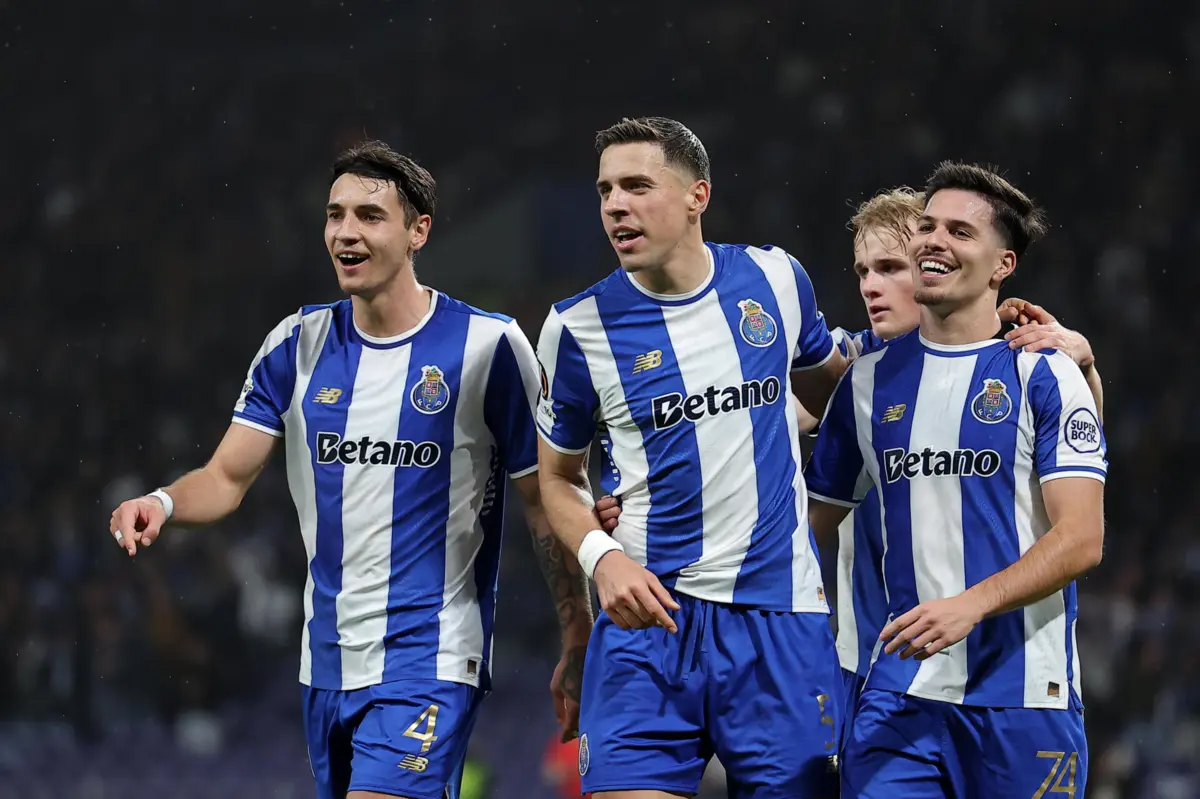 Kiwior, Bednarek, Froholdt e Francisco Moura