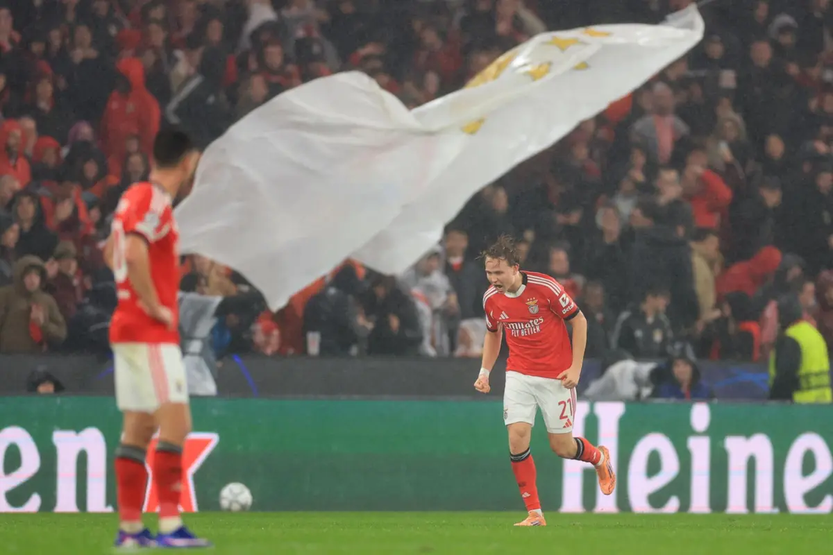 Schjelderup bisou frente ao Real Madrid