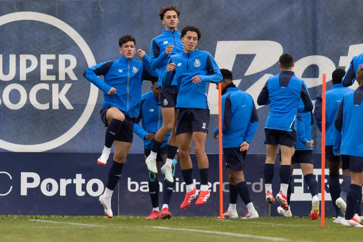 André Oliveira e João Teixeira têm treinado com a equipa principal do FC Porto