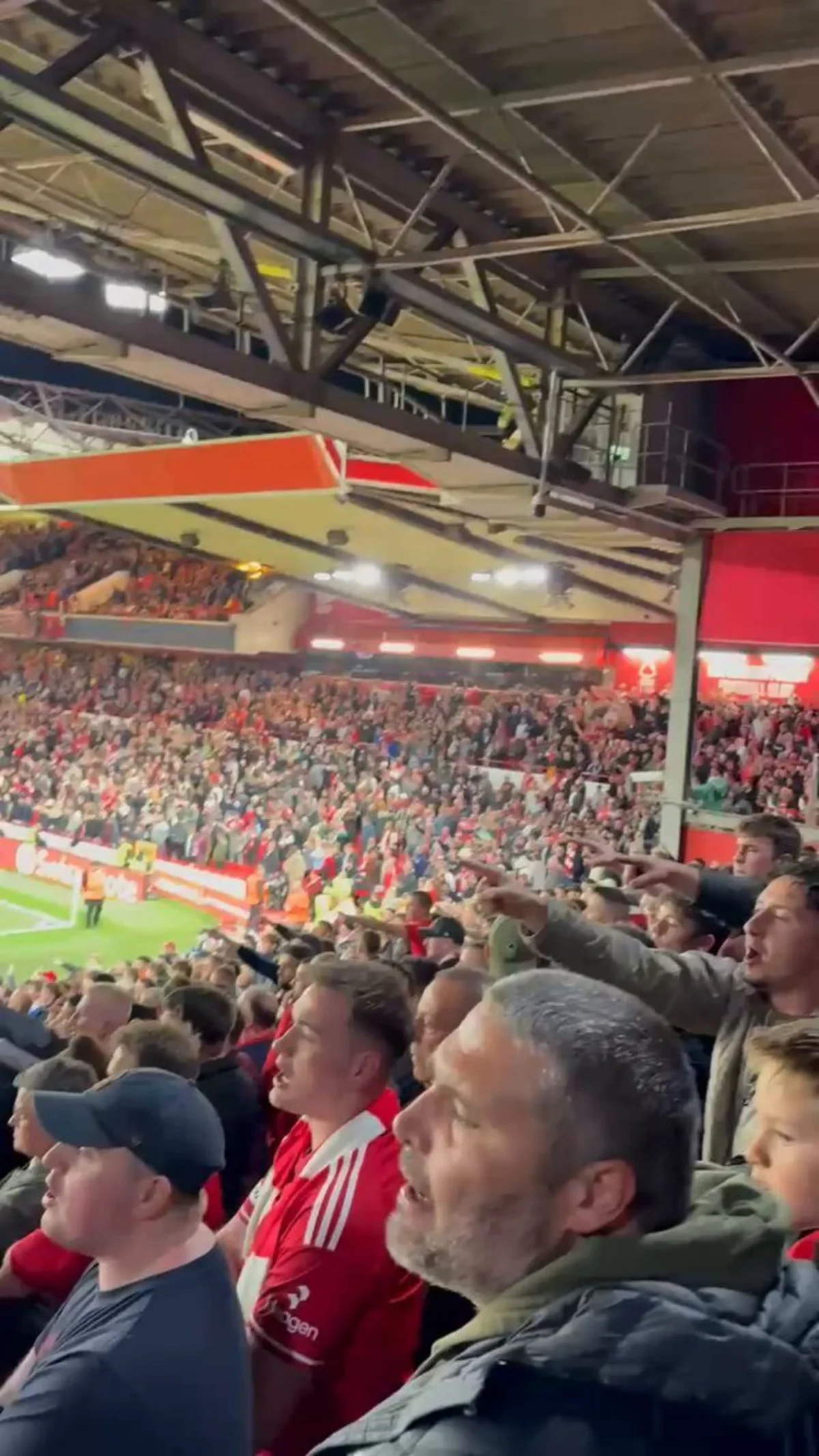 Imagem de contexto do artigo Adeptos do Nottingham Forest já cantam contra o novo treinador: "Vais ser despedido"