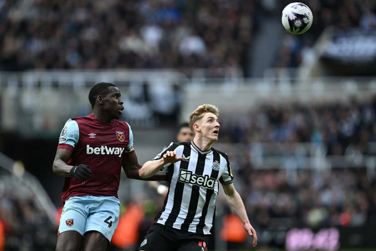 Zouma, à esquerda (créditos: AFP)
