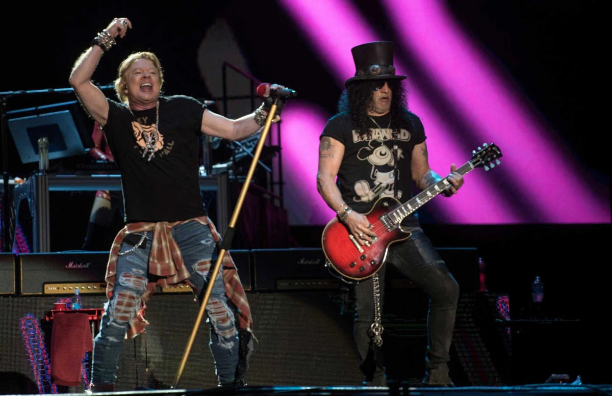 Os Guns N’ Roses vão regressar a Portugal (créditos: Alejandro MELENDEZ / AFP)