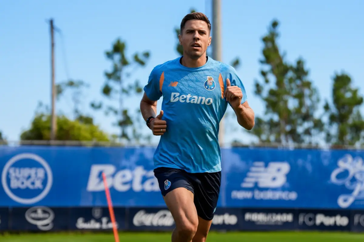 Imagem de contexto do artigo FC Porto mostra bastidores da chegada e dos primeiros dias de Bednarek: "Amo a cidade..."