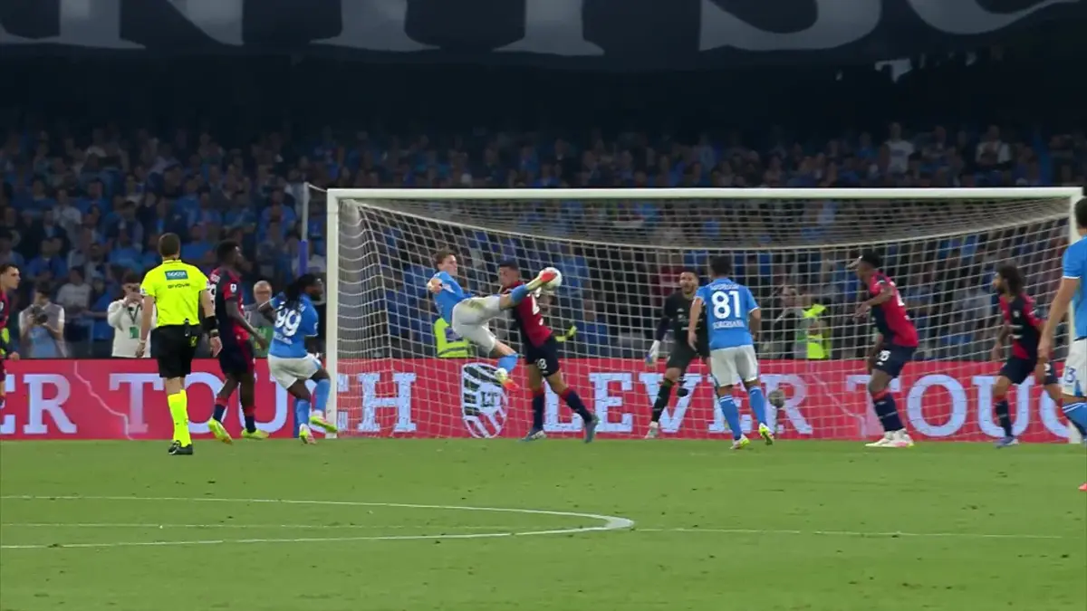 Imagem de contexto do artigo Nápoles acaricia o Scudetto com este golaço de McTominay