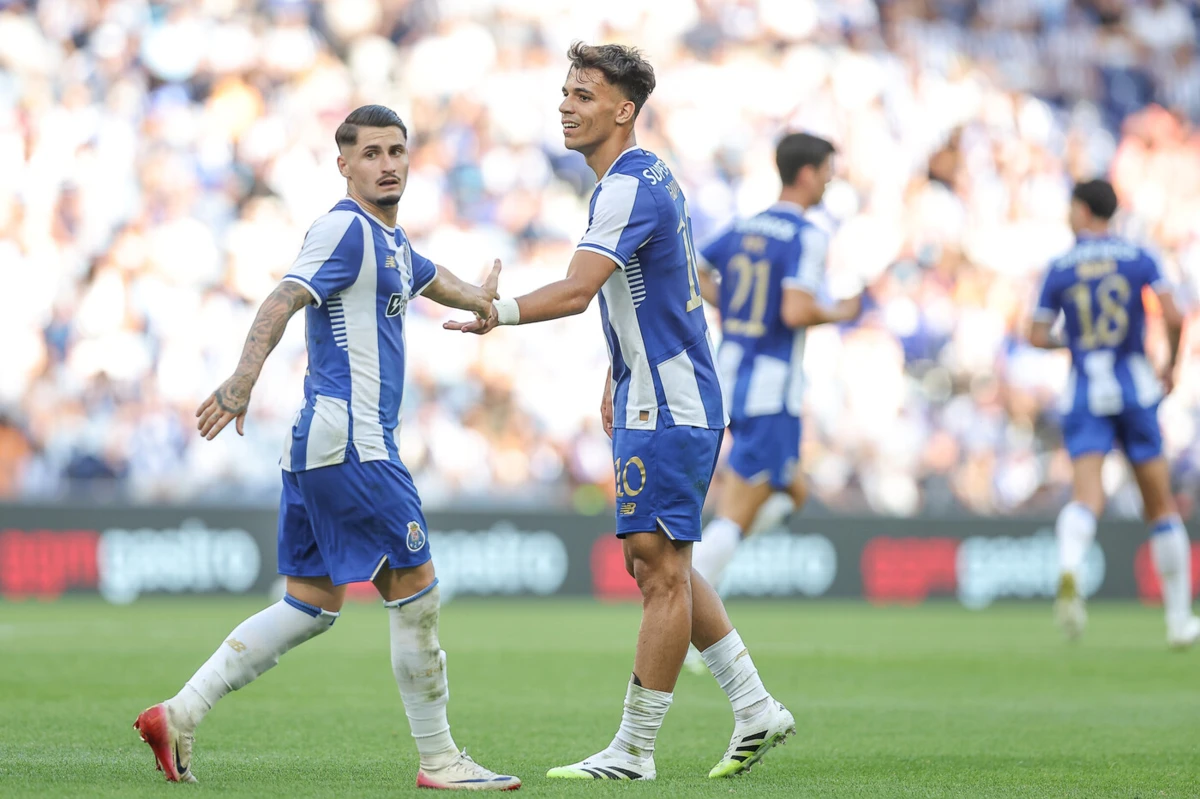 Gabri Veiga com Borja Sainz, outro reforço do FC Porto (Créditos: Miguel Pereira)
