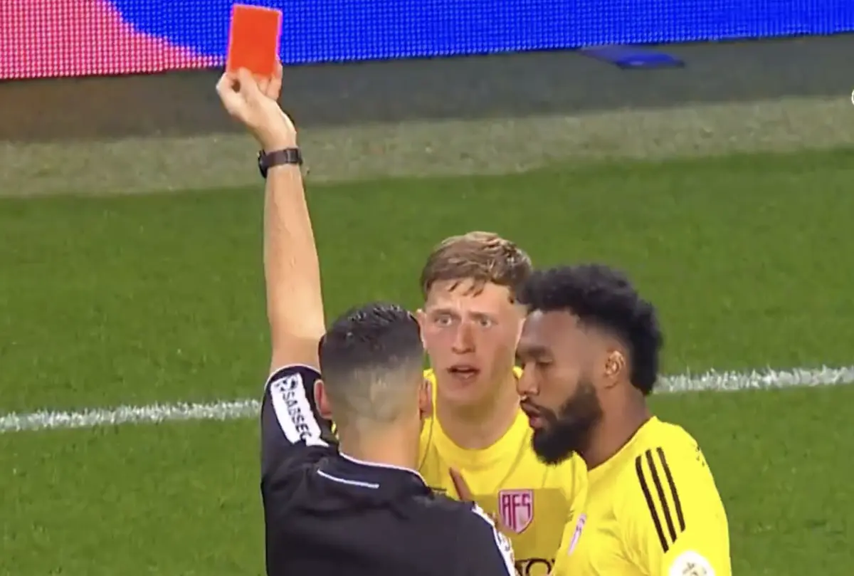 Imagem de contexto do artigo FC Porto-Aves SAD: Nacho vê amarelo no último lance da primeira parte e no primeiro da segunda e é expulso