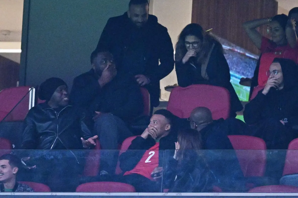 Mbappé assistiu ao Marrocos-Mali com uma camisola de Hakimi