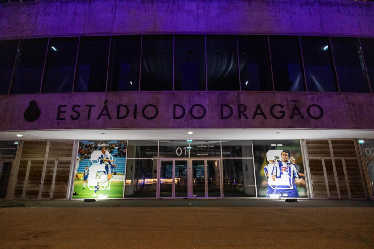 Imagem de contexto do artigo FC Porto coloca fotografias de Jorge Costa no exterior do Estádio do Dragão