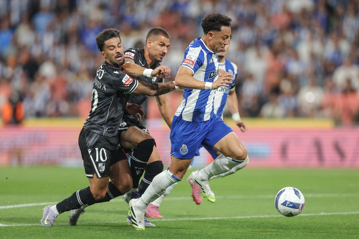 Imagem de contexto do artigo Tiago Silva deveria ter sido expulso no FC Porto-Vitória, diz Diretor Técnico da arbitragem da FPF