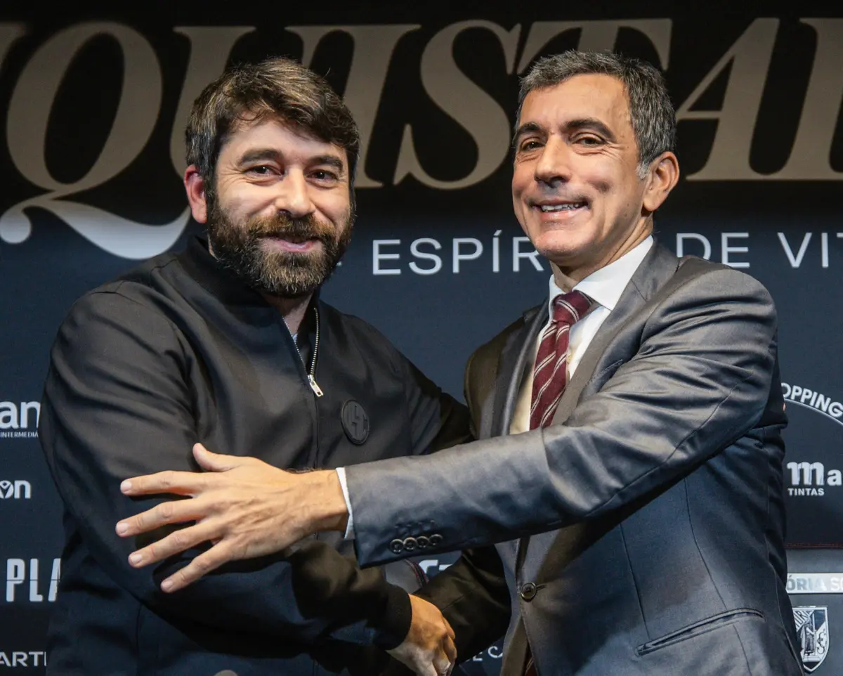 Luís Freire com o presidente António Miguel Cardoso (Reprodução: Vitória)