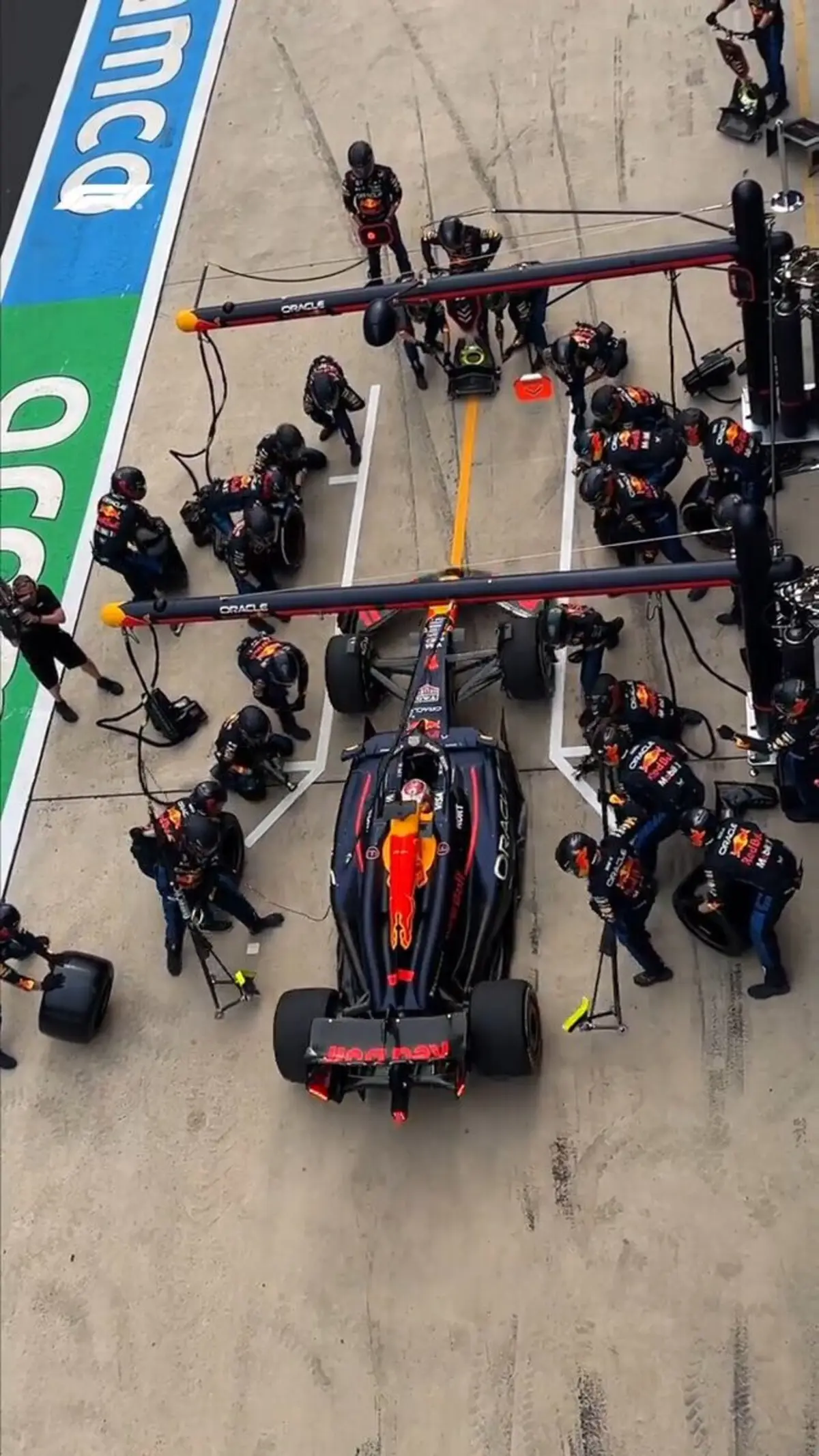 Imagem de contexto do artigo Red Bull faz duas pit-stop seguidas com uma velocidade impressionante