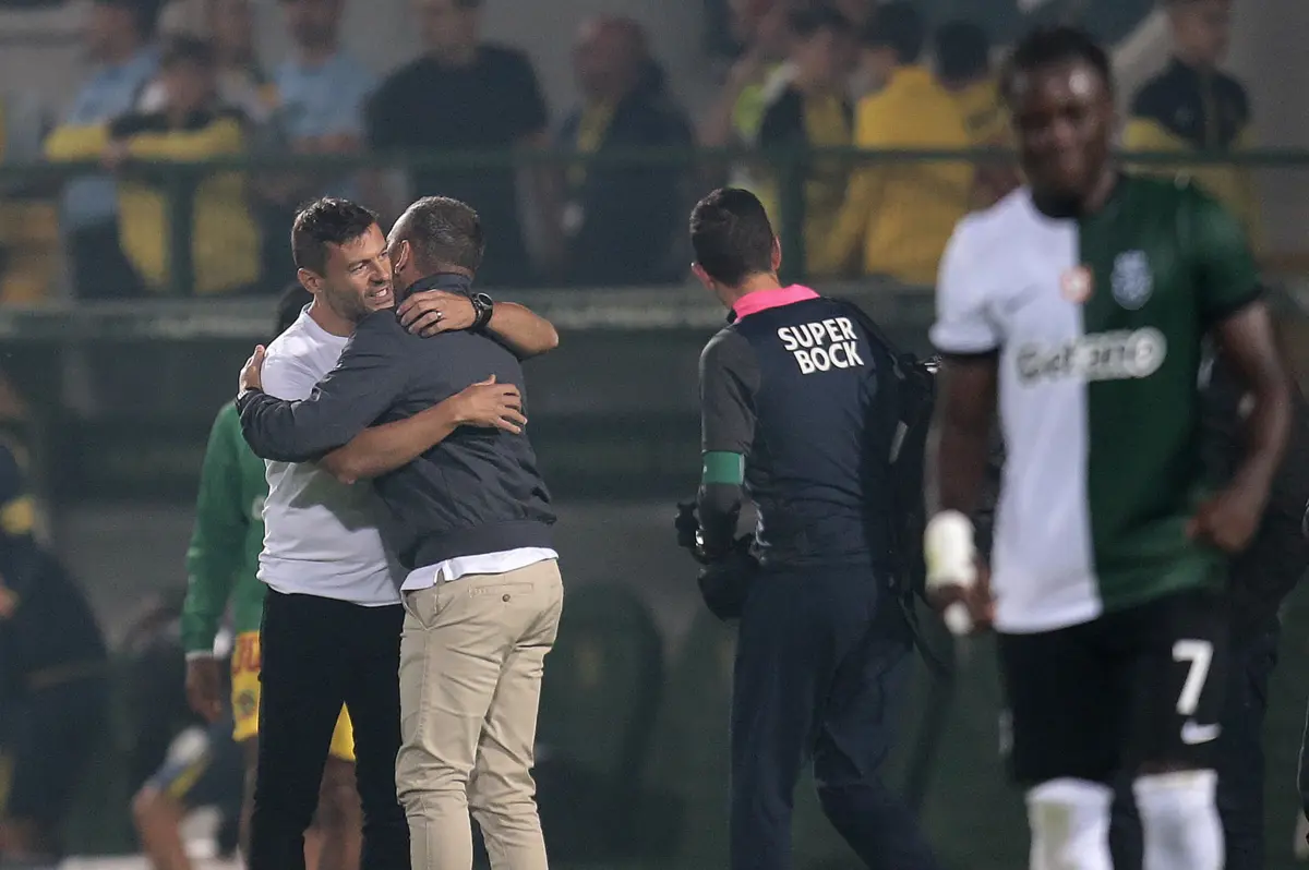 Filipe Cândido abraça Rui Borges