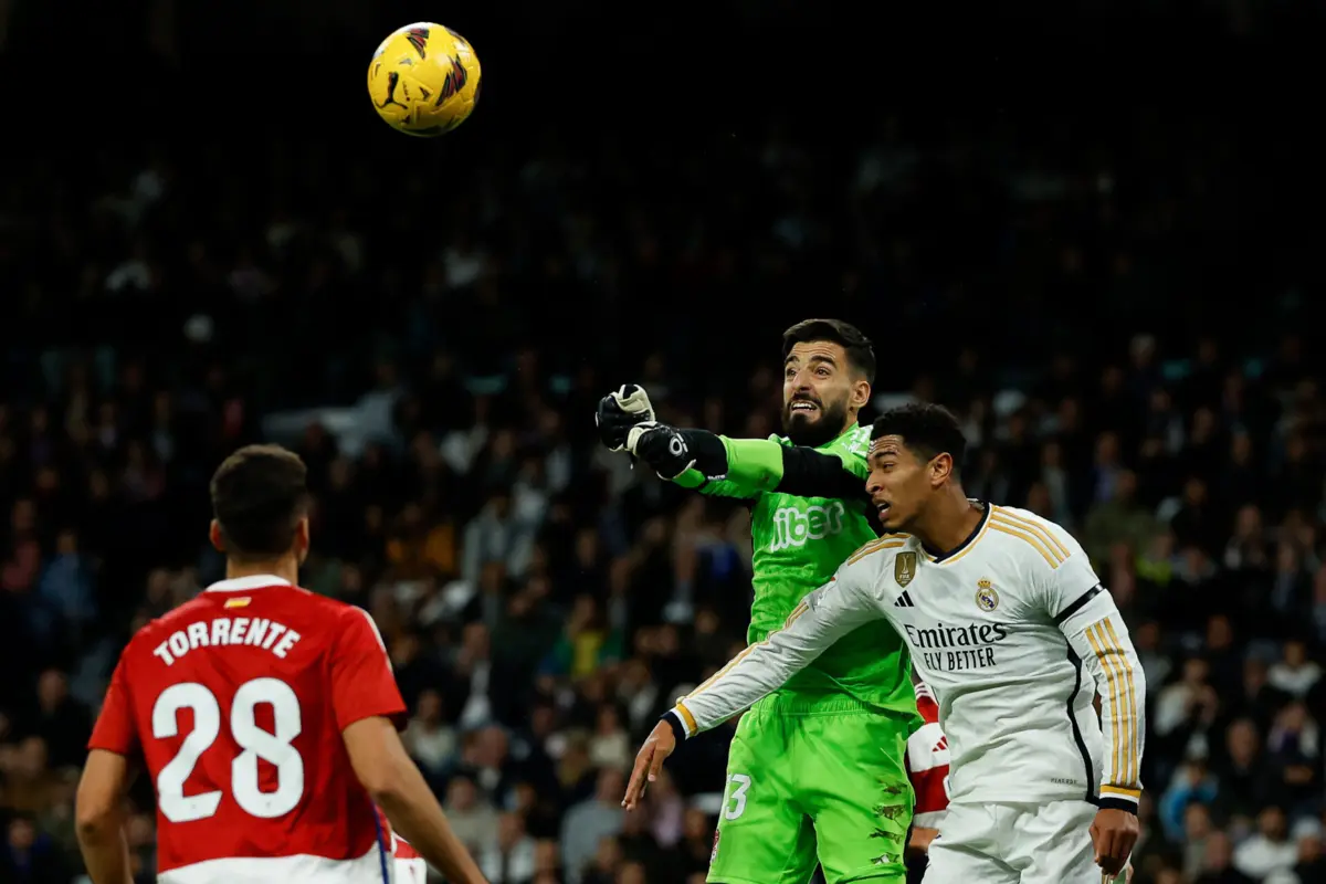 Andre Ferreira e Jude Bellingham (OSCAR DEL POZO AFP)