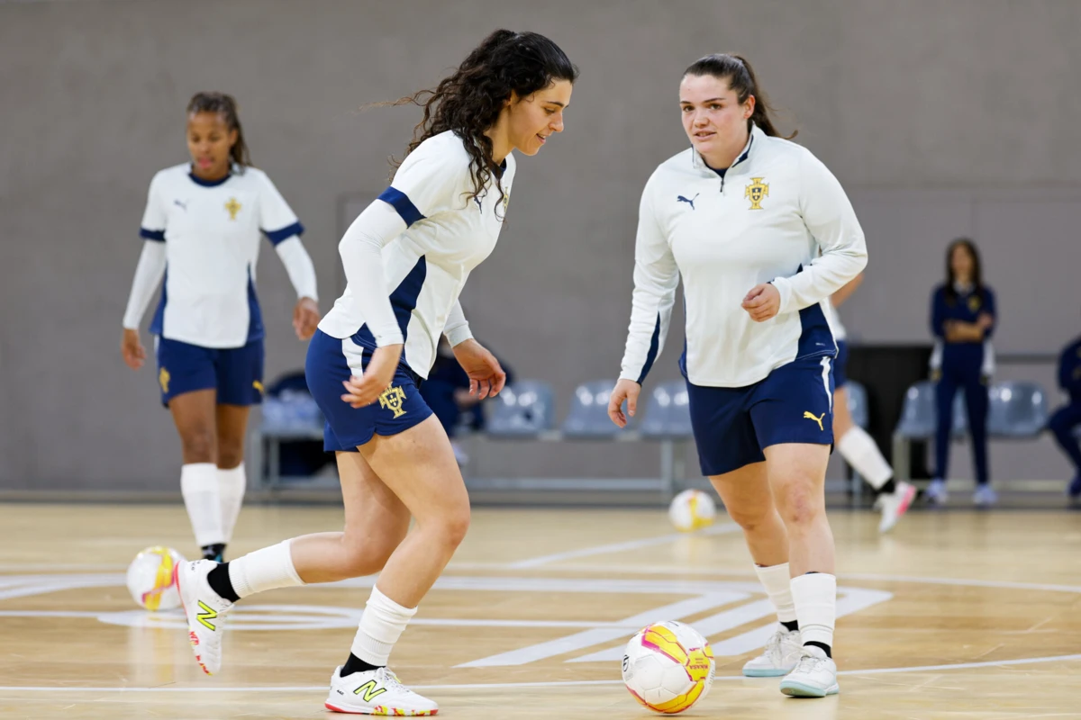 Kika, à direita (Créditos: FPF)