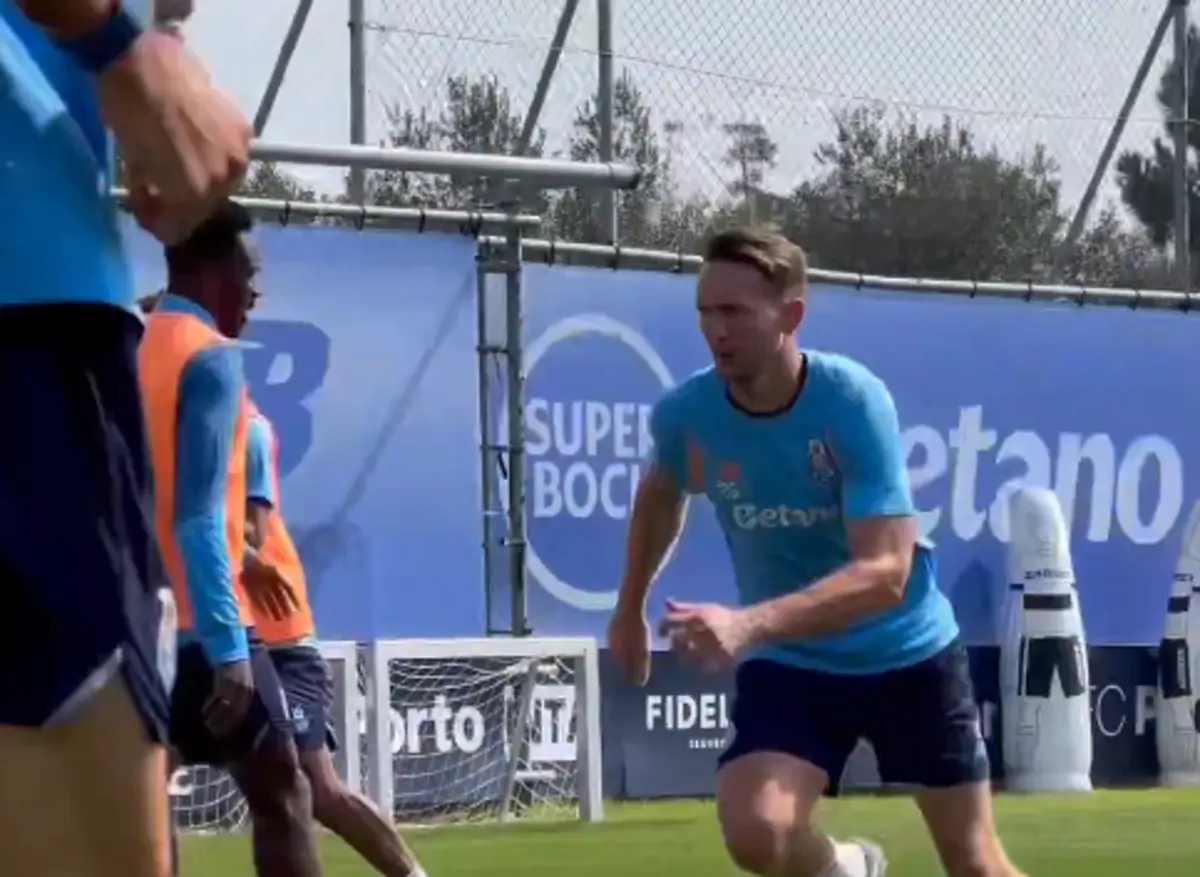 Imagem de contexto do artigo Luuk de Jong já treina com o plantel do FC Porto: veja o vídeo