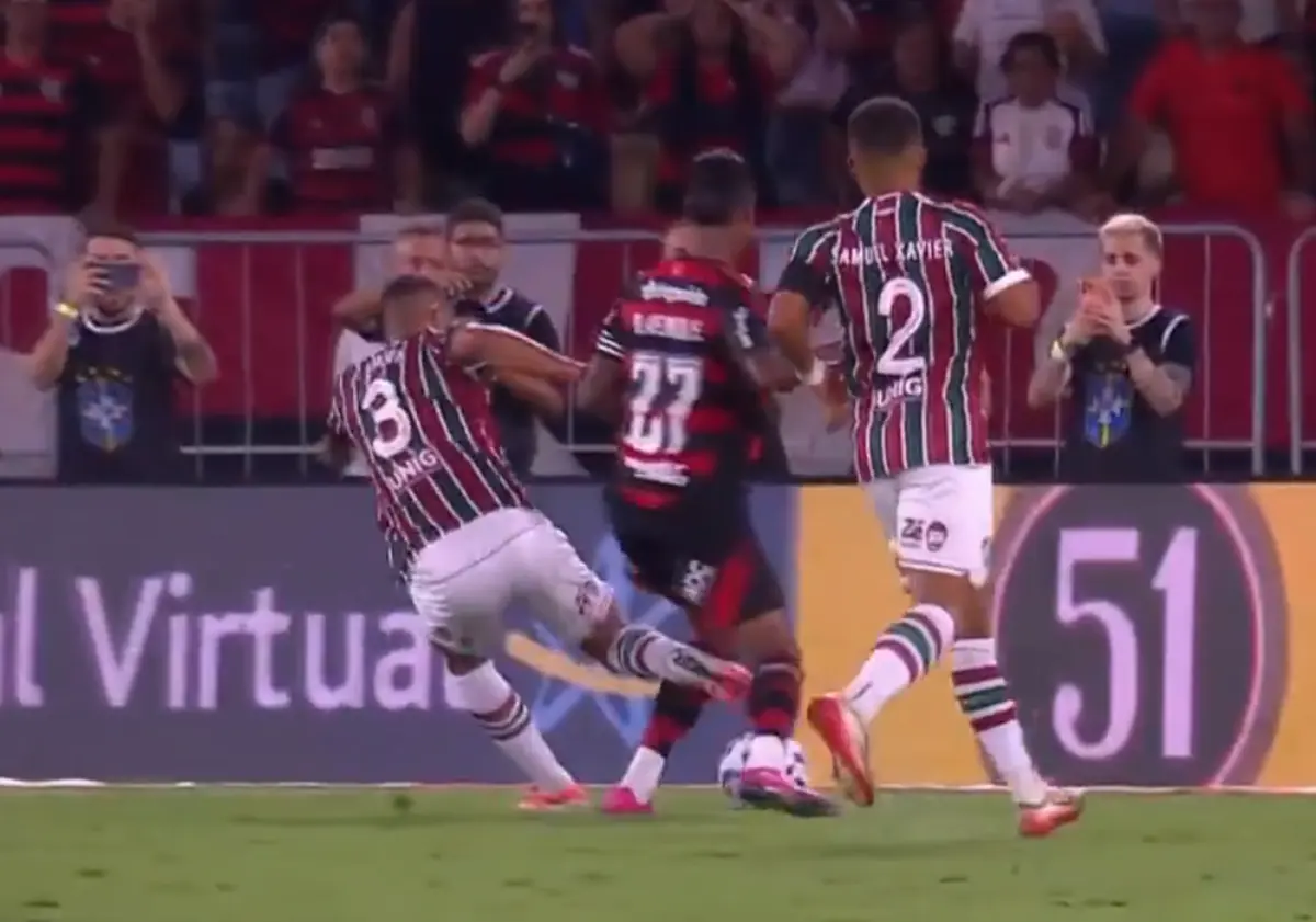Imagem de contexto do artigo Um lance de possível penálti no Flamengo-Fluminense que está a dar que falar no Brasil