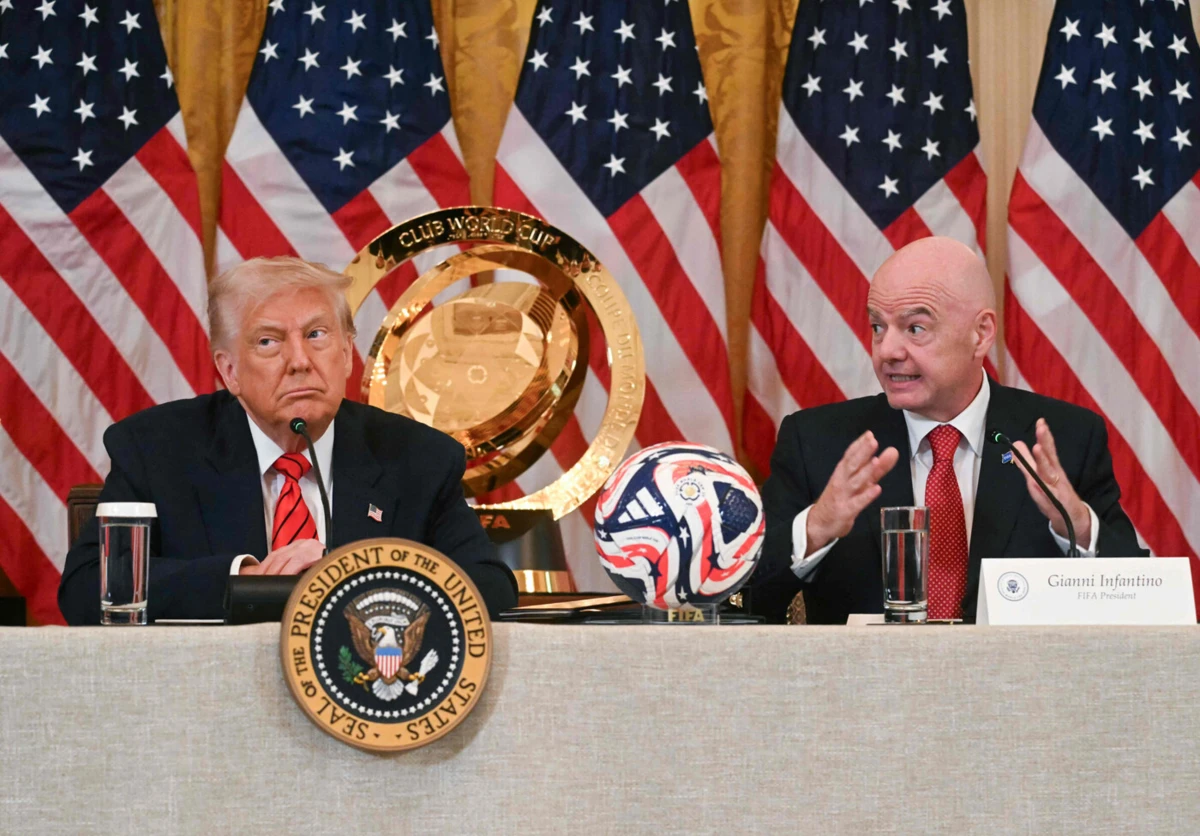 Infantino deu a Trump a taça original do Mundial de Clubes