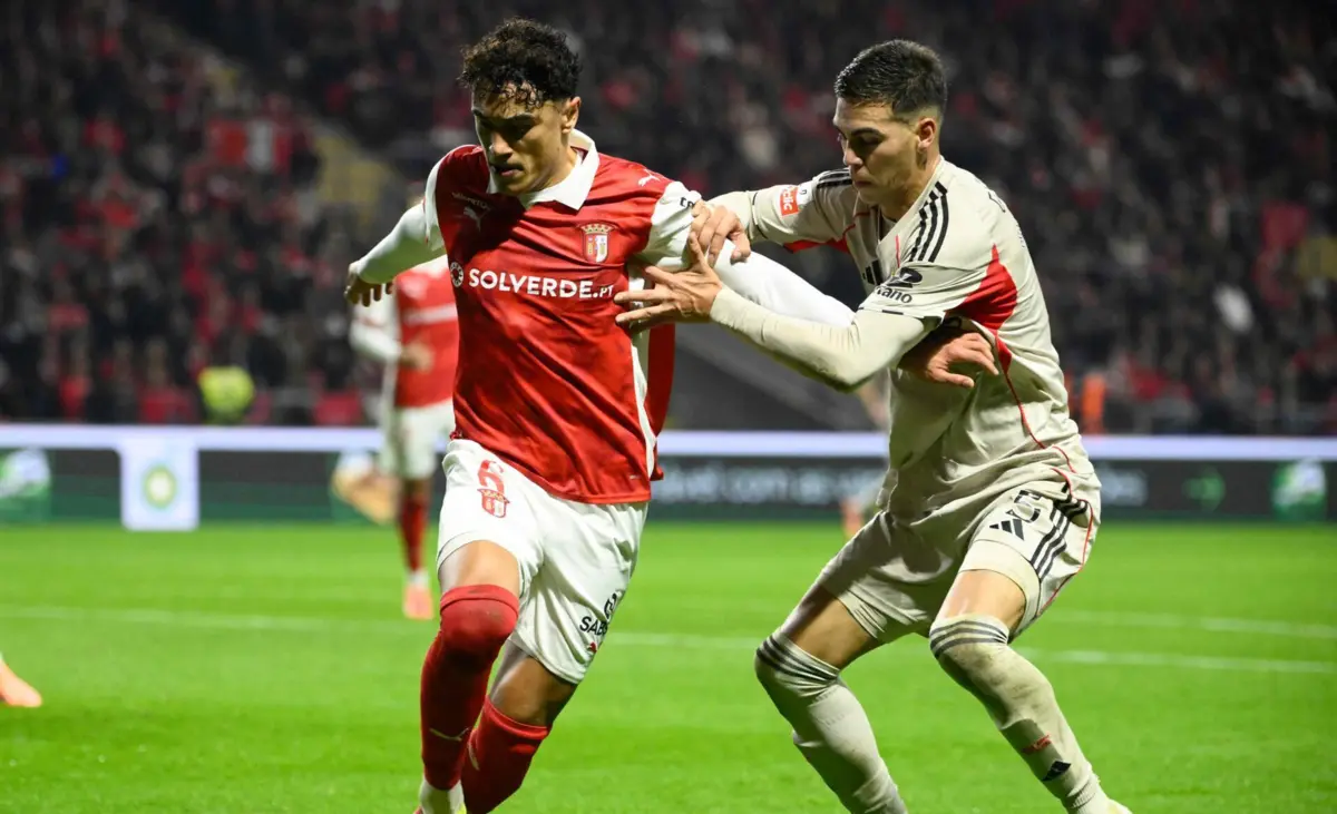 Vítor Carvalho continua a ser alvo de cobiça neste mercado