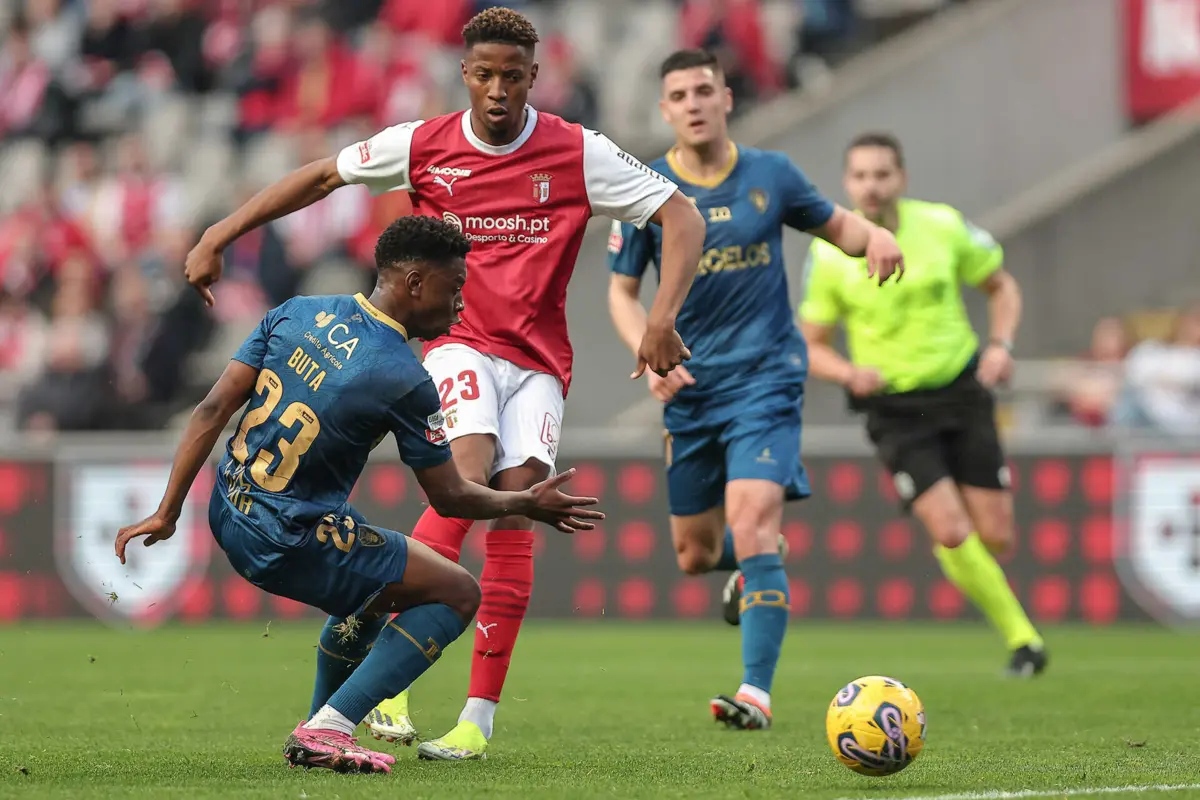 Leonardo Buta regressa a Itália para tratar a lesão (Créditos: Miguel Pereira/Global Imagens)