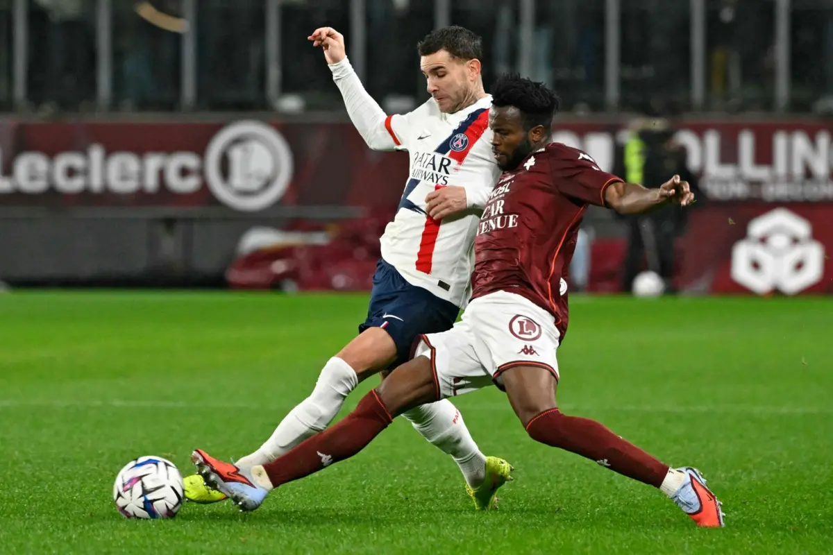 Lucas Hernández, à esquerda