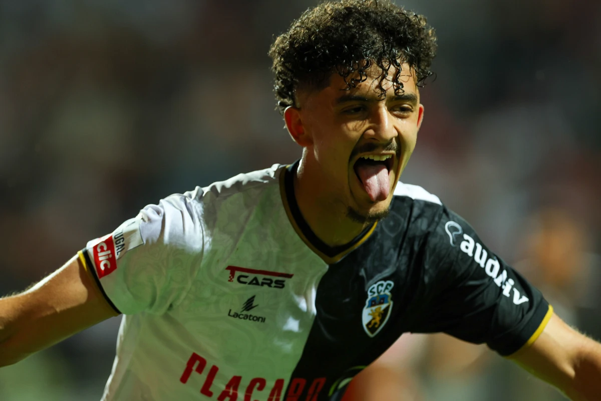 Belloumi deixa Farense