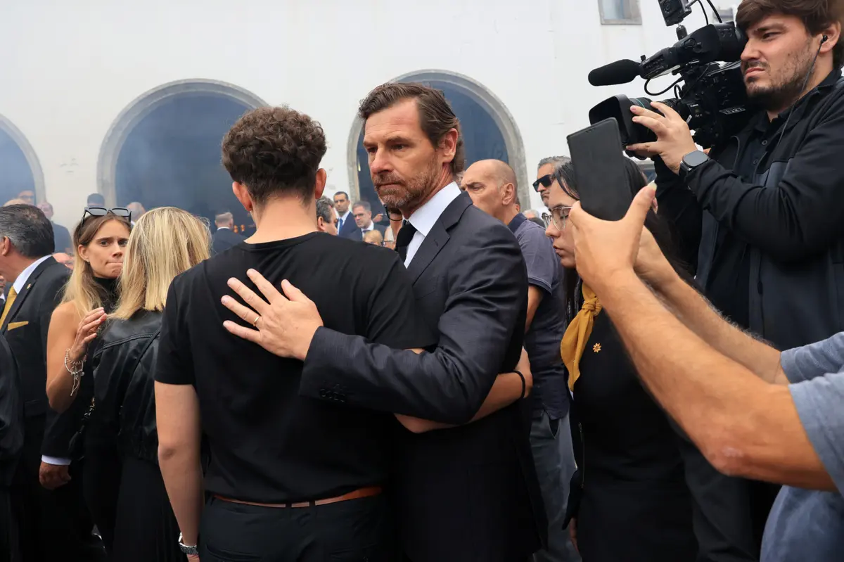 Villas-boas no funeral (Créditos: Lusa)