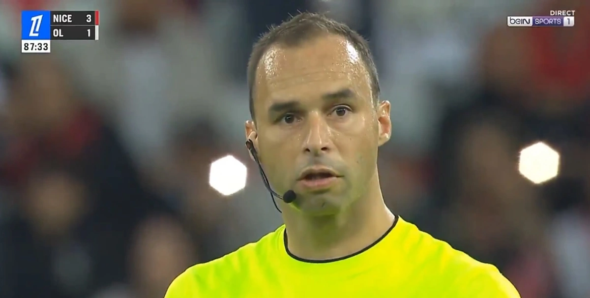 Árbitro Jérôme Brisard