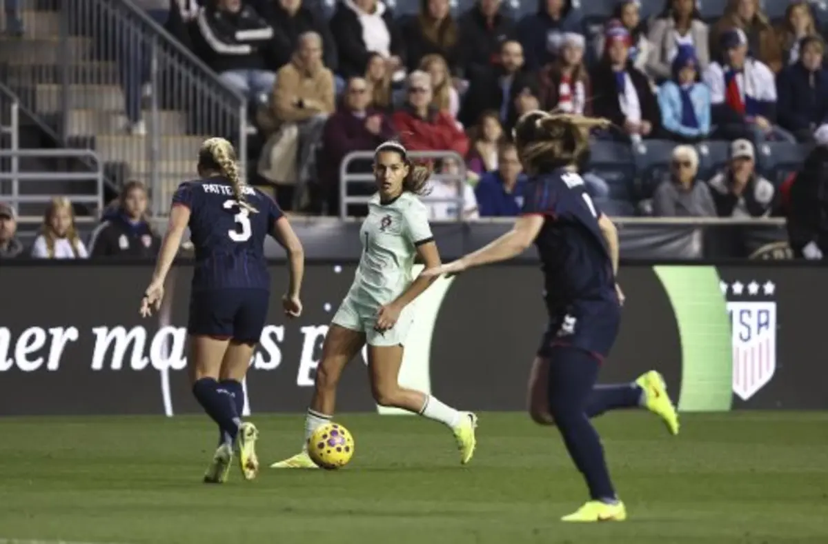 Kika Nazareth frente aos Estados Unidos