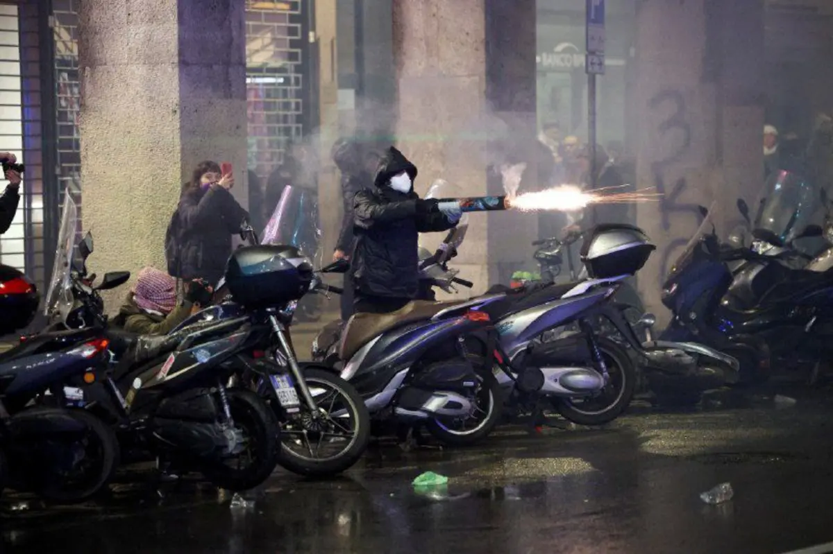 Imagem de contexto do artigo Confrontos com a polícia em Bolonha antes do jogo com o Maccabi. Veja as imagens