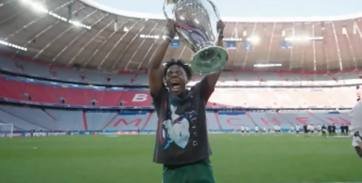 Imagem de contexto do artigo Speed furou o protocolo e levantou a taça da Liga dos Campeões. Veja o momento