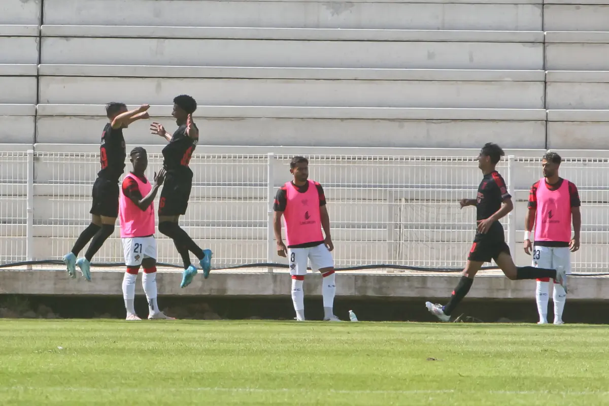 Benfica B no segundo lugar do campeonato (Créditos: José Carmo/Global Imagens)
