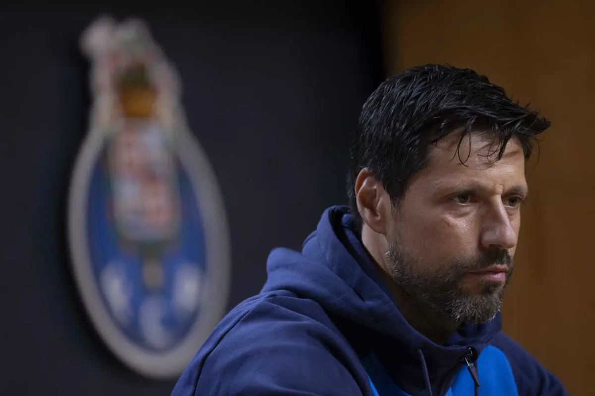 Imagem de contexto do artigo Favorito ou candidato, o lugar de Djaló, o que se diz de Mora e cada cêntimo de Navarro. Tudo o que disse Vítor Bruno