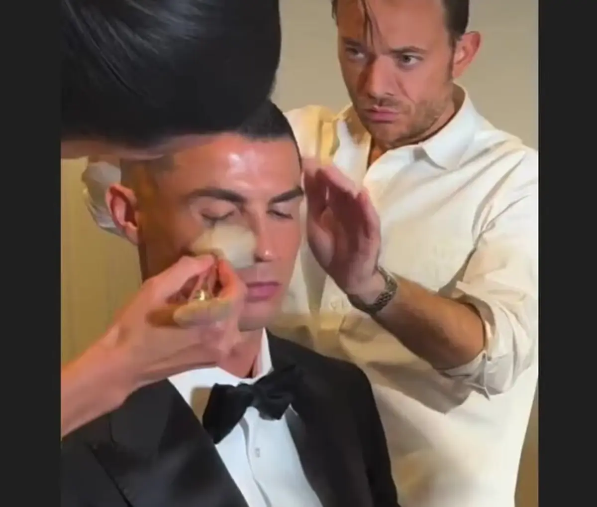 Imagem de contexto do artigo Ronaldo a ser maquilhado e Georgina com vestido que brilhou nos Óscares. Veja as imagens