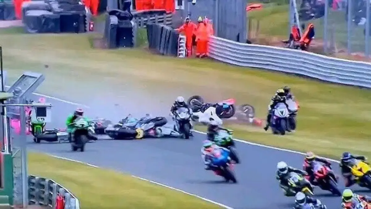 Imagem de contexto do artigo Superbikes: dois pilotos morrem na sequência de grave acidente no campeonato britânico