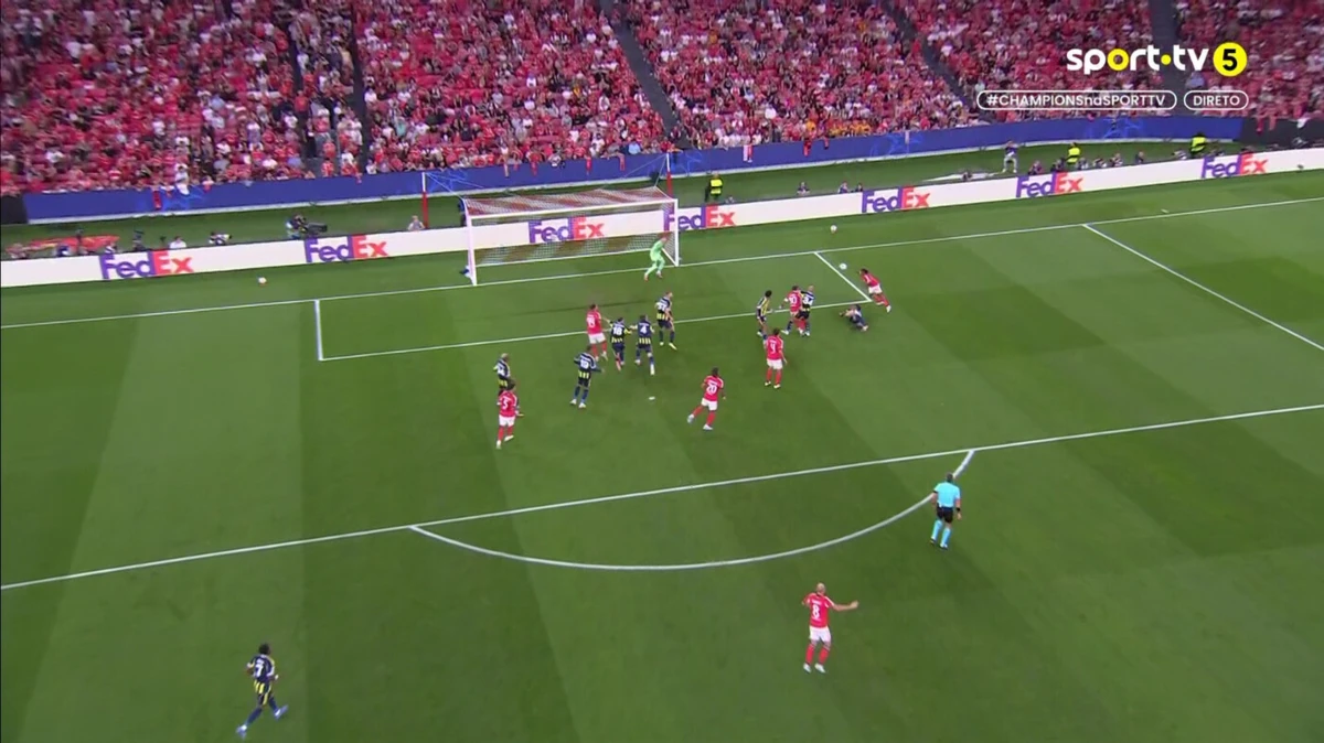 Imagem de contexto do artigo Benfica-Fenerbahçe: Barreiro vê golo anulado devido a falta