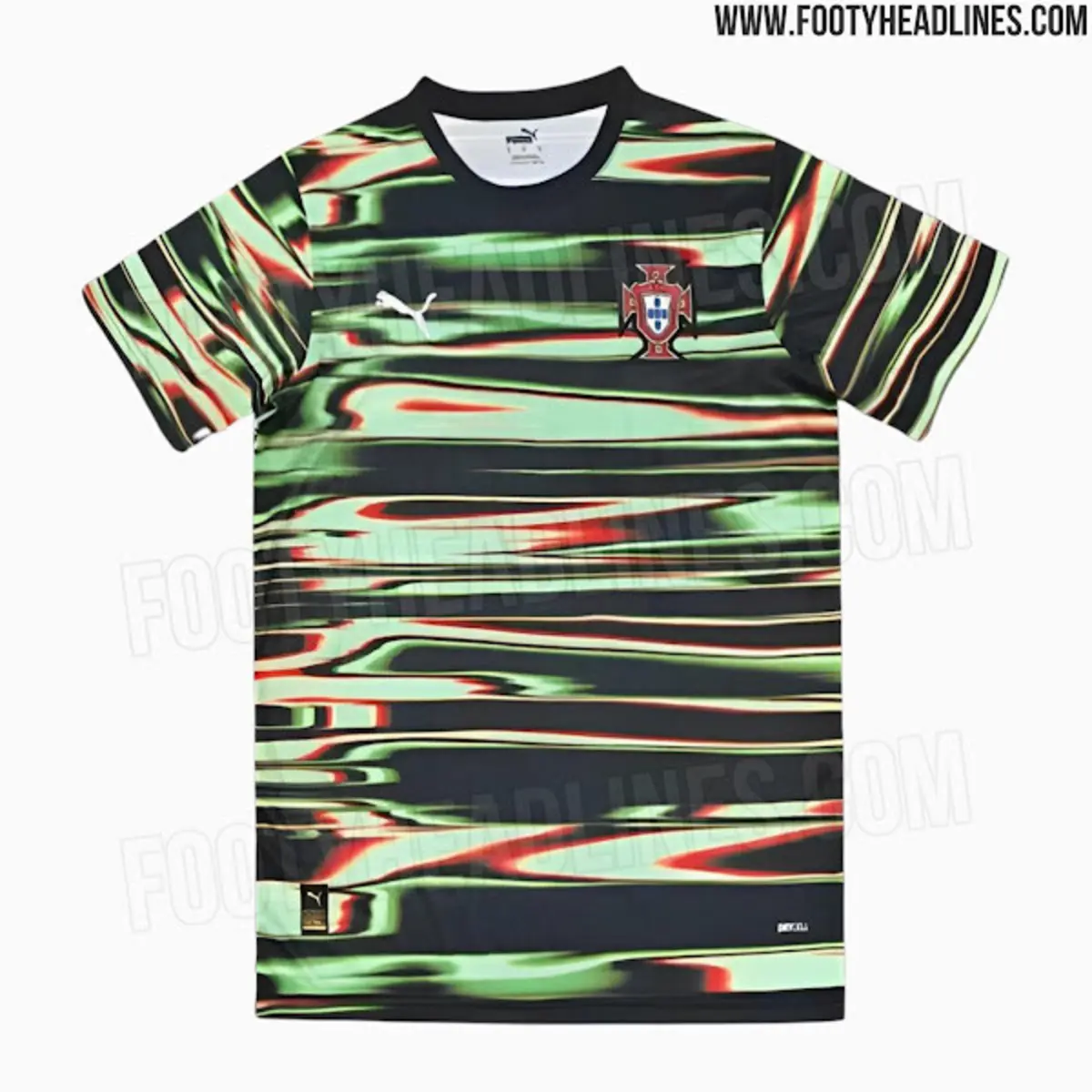 Suposta nova camisola de aquecimento de Portugal (créditos: Footy Headlines)