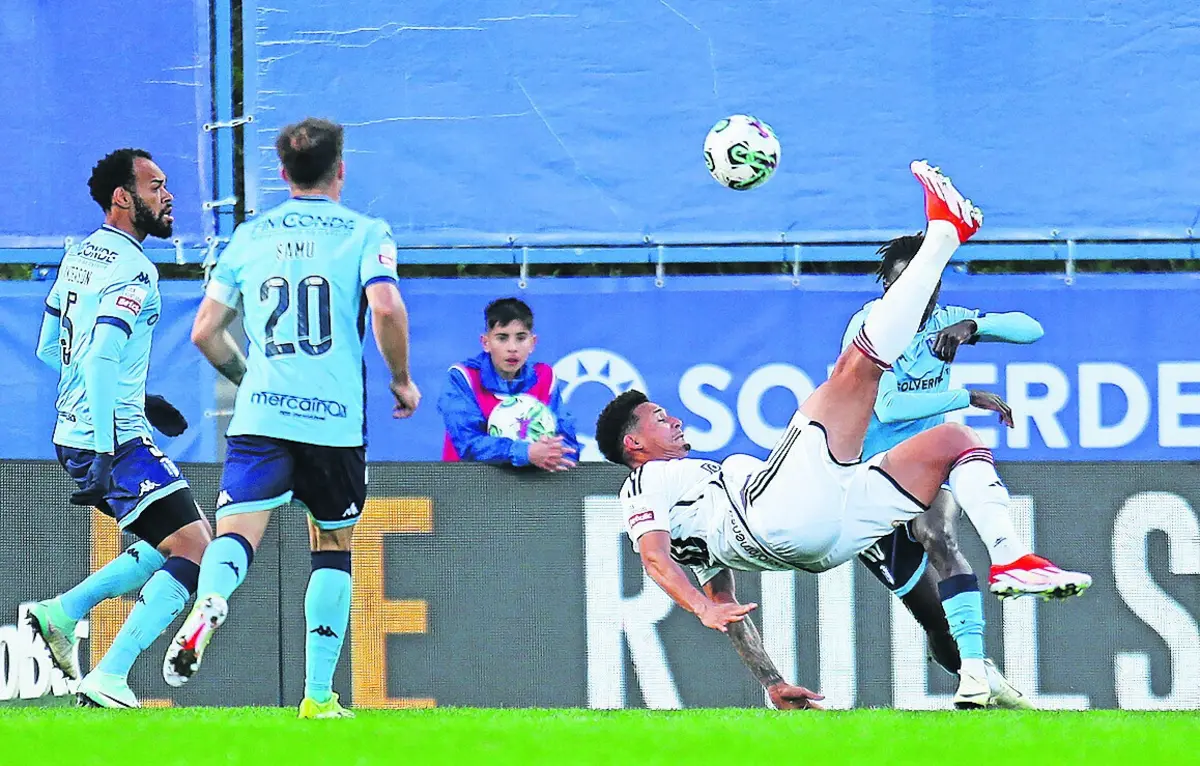 Felippe Cardoso marcou de pontapé de bicicleta em Vizela (Créditos: Manuel Fernando Araújo/Lusa)