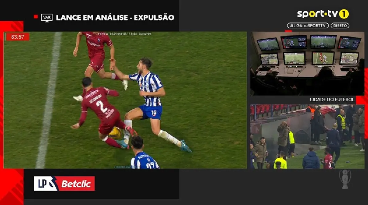 Lance que valeu vermelho direto a Nico