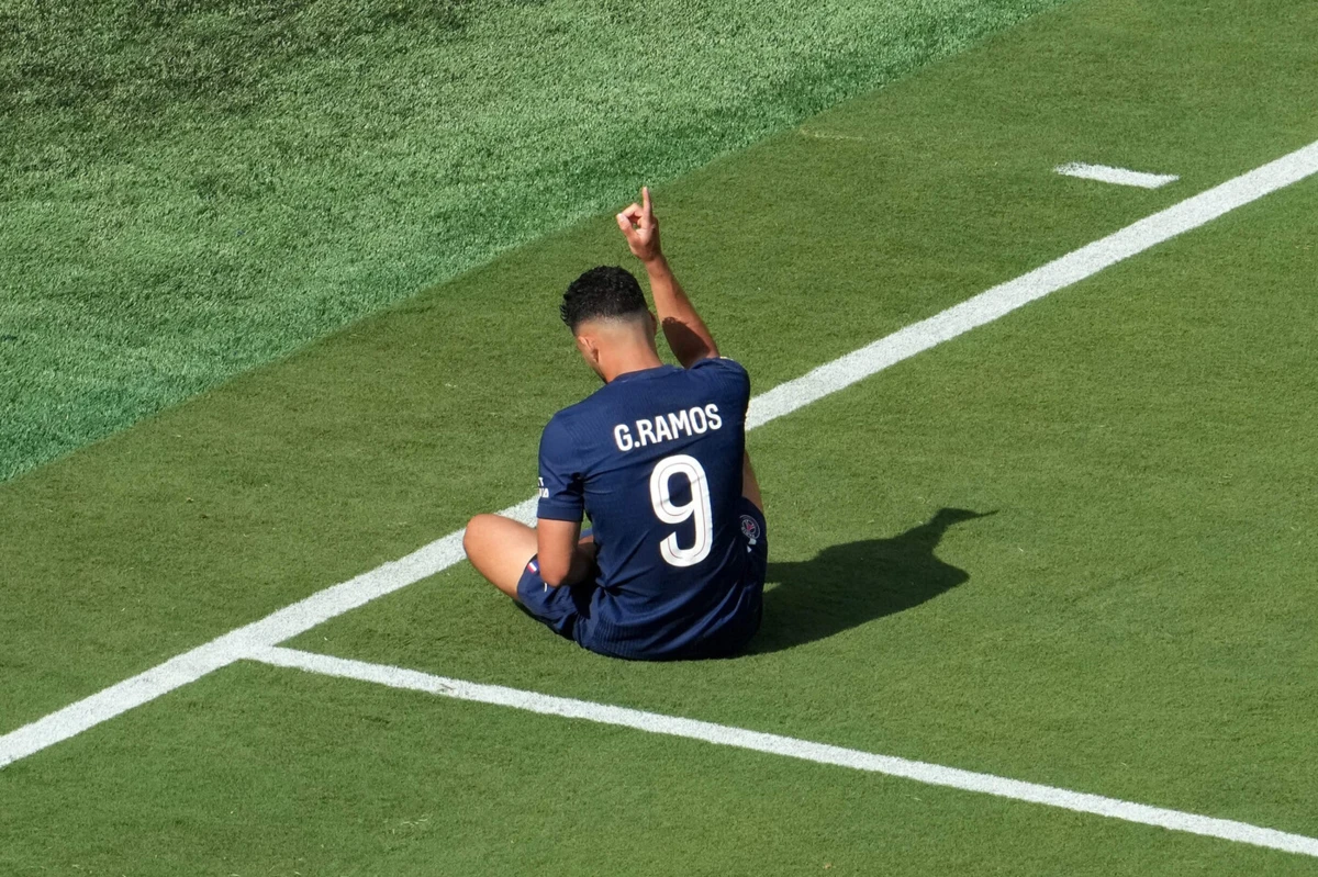 Gonçalo Ramos marcou e dedicou o golo a Diogo Jota (créditos: AFP)