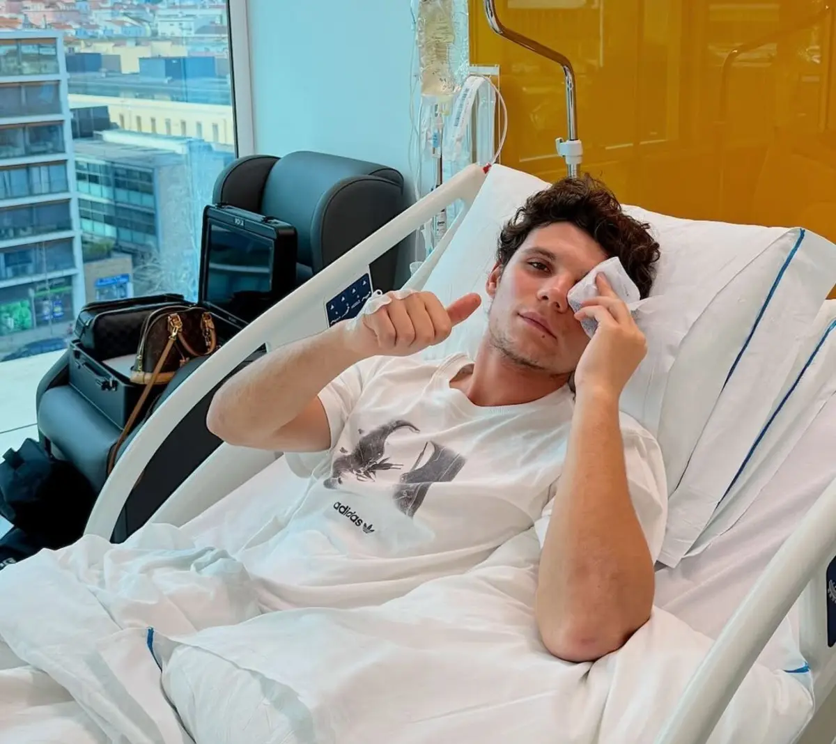 Imagem de contexto do artigo Eduardo Quaresma operado a fratura na face: "Vemo-nos em breve, acreditem!"