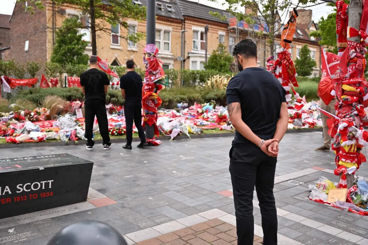 Imagem de contexto do artigo Bruno Fernandes, Dalot e Amorim prestaram tributo a Diogo Jota em Anfield