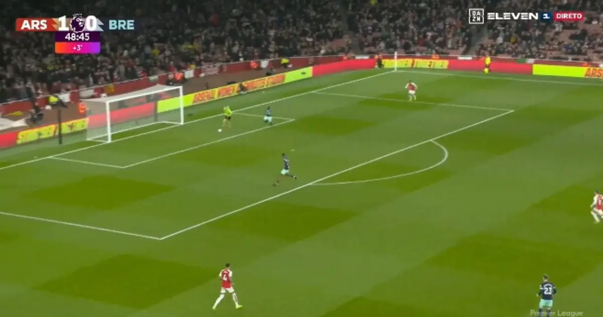 Imagem de contexto do artigo Demora de Ramsdale acabou em golo do Brentford. Veja o lance