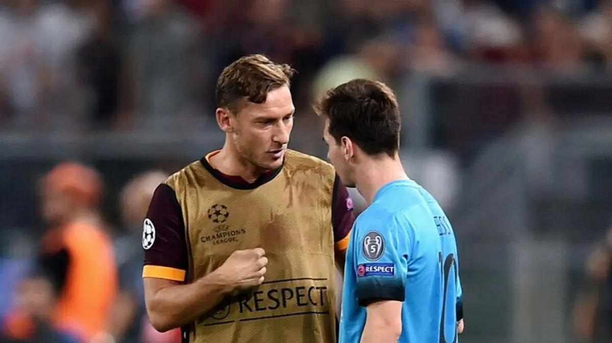 Totti e Messi (créditos: Roma)