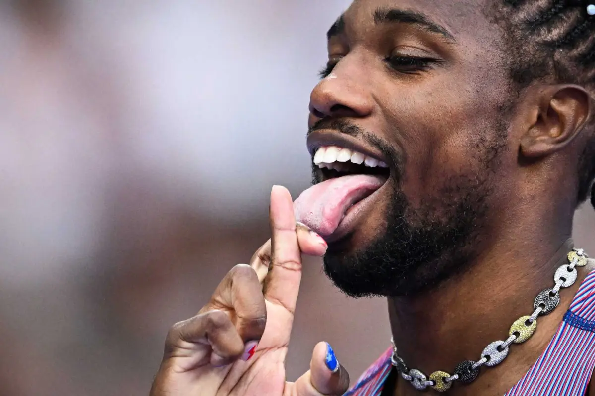 Noah Lyles (créditos: Kirill KUDRYAVTSEV / AFP)